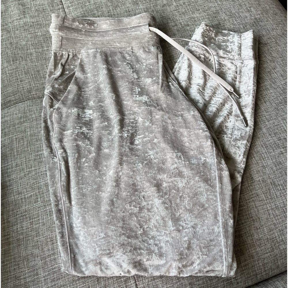 Lululemon Velvet Joggers 10